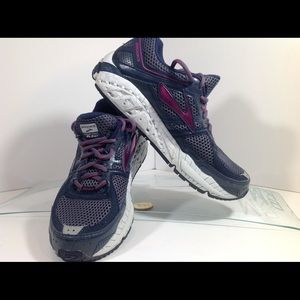 Brooks addiction 12 size 8